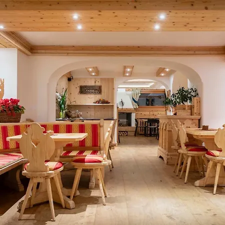 Ciasa Lorenzi 酒店